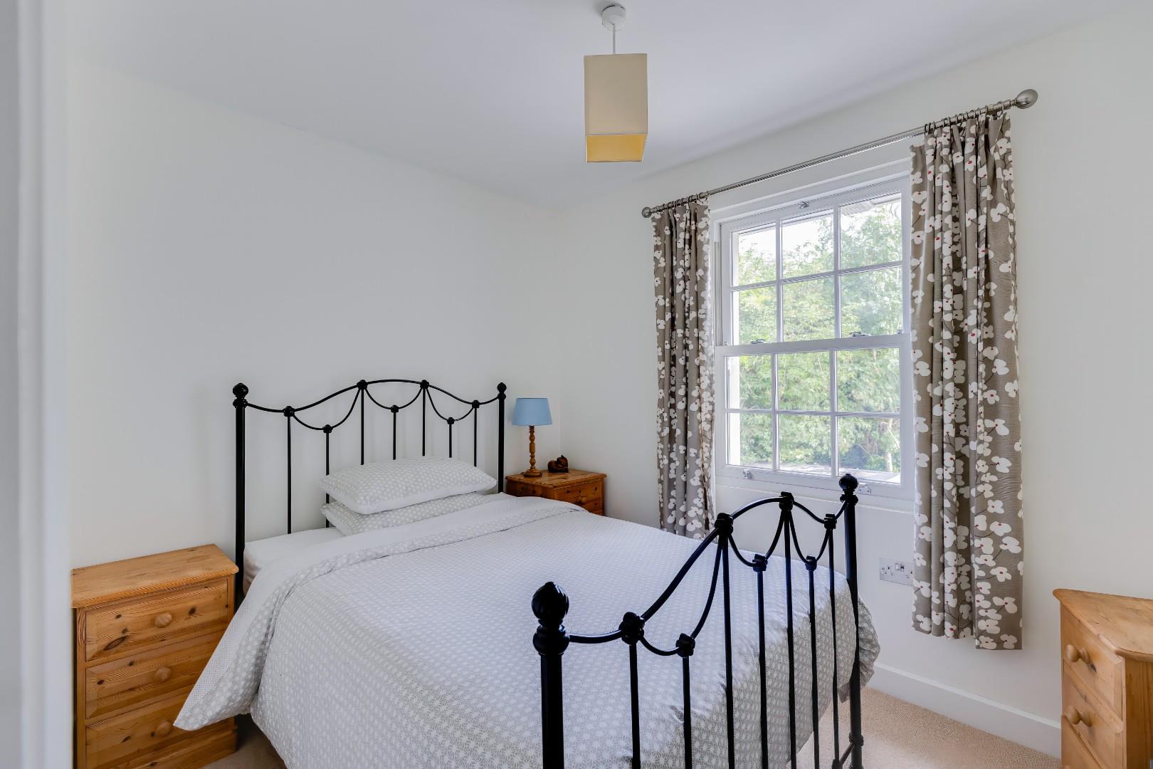 19 Borough Close, Cowbridge, Vale of Glamorgan, CF71 7BN